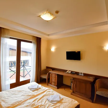 Country Saloon אורחן Belá