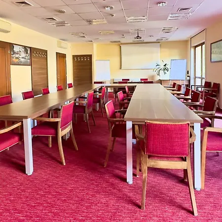 אורחן Country Saloon Belá