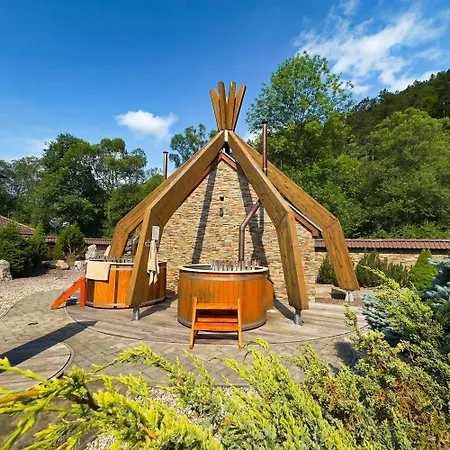 Country Saloon אורחן 3*