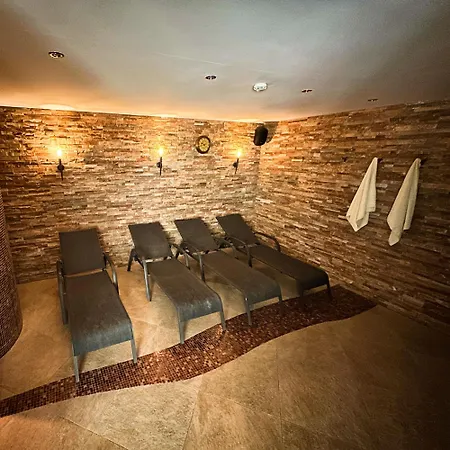 Country Saloon אורחן