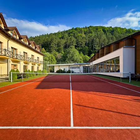 אורחן Country Saloon