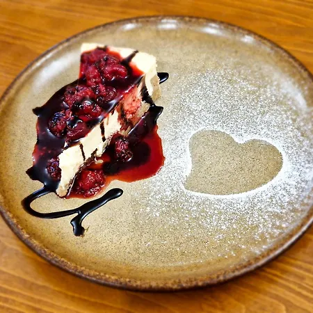 אורחן Country Saloon Belá