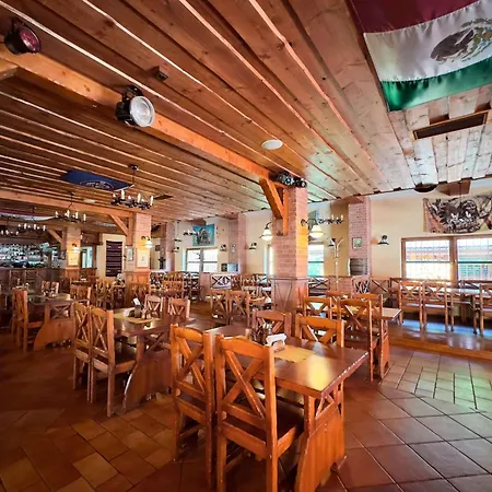 Country Saloon Belá