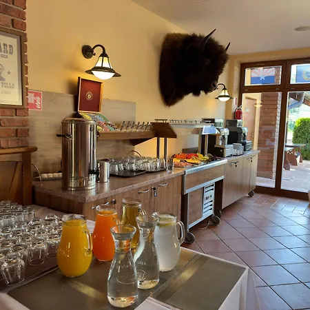 Country Saloon 3*