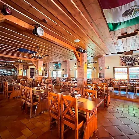 אורחן Country Saloon 3*