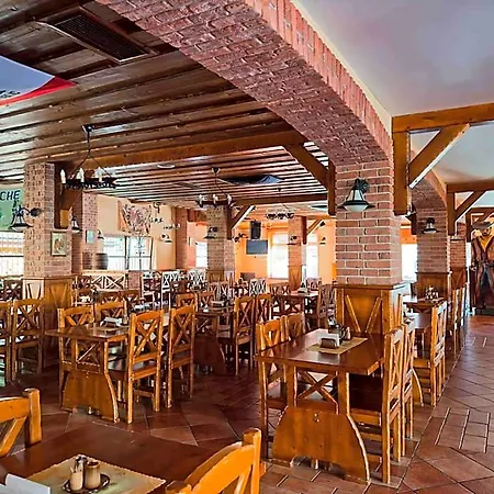 אורחן Country Saloon