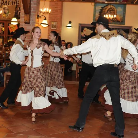 Country Saloon אורחן Belá